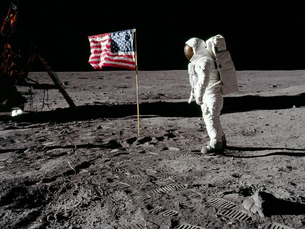 flag-waving-moon-landing